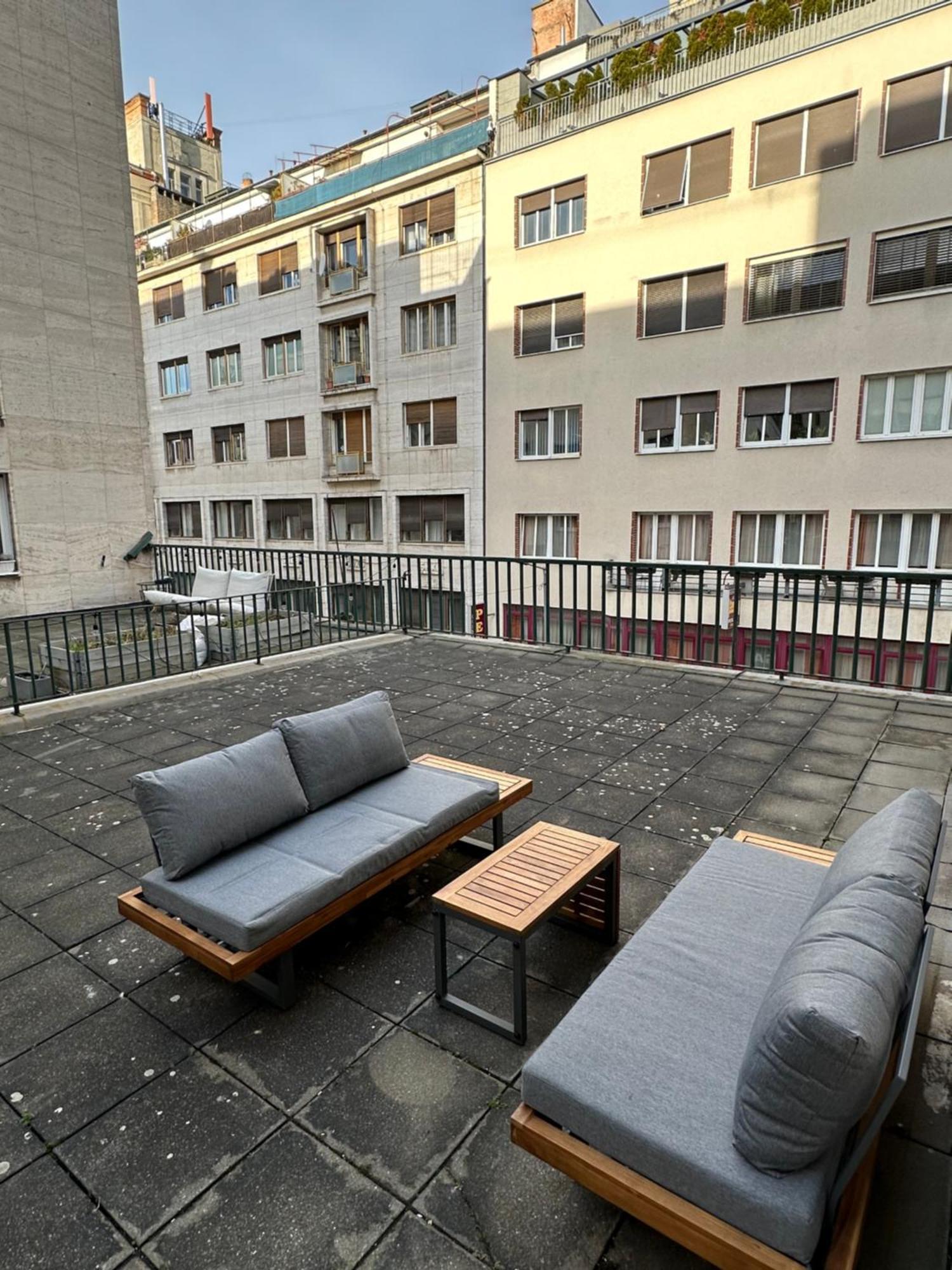 Oldtown 130m2 ,60m2 Terrace And 2 Bathrooms Apartmán Bratislava