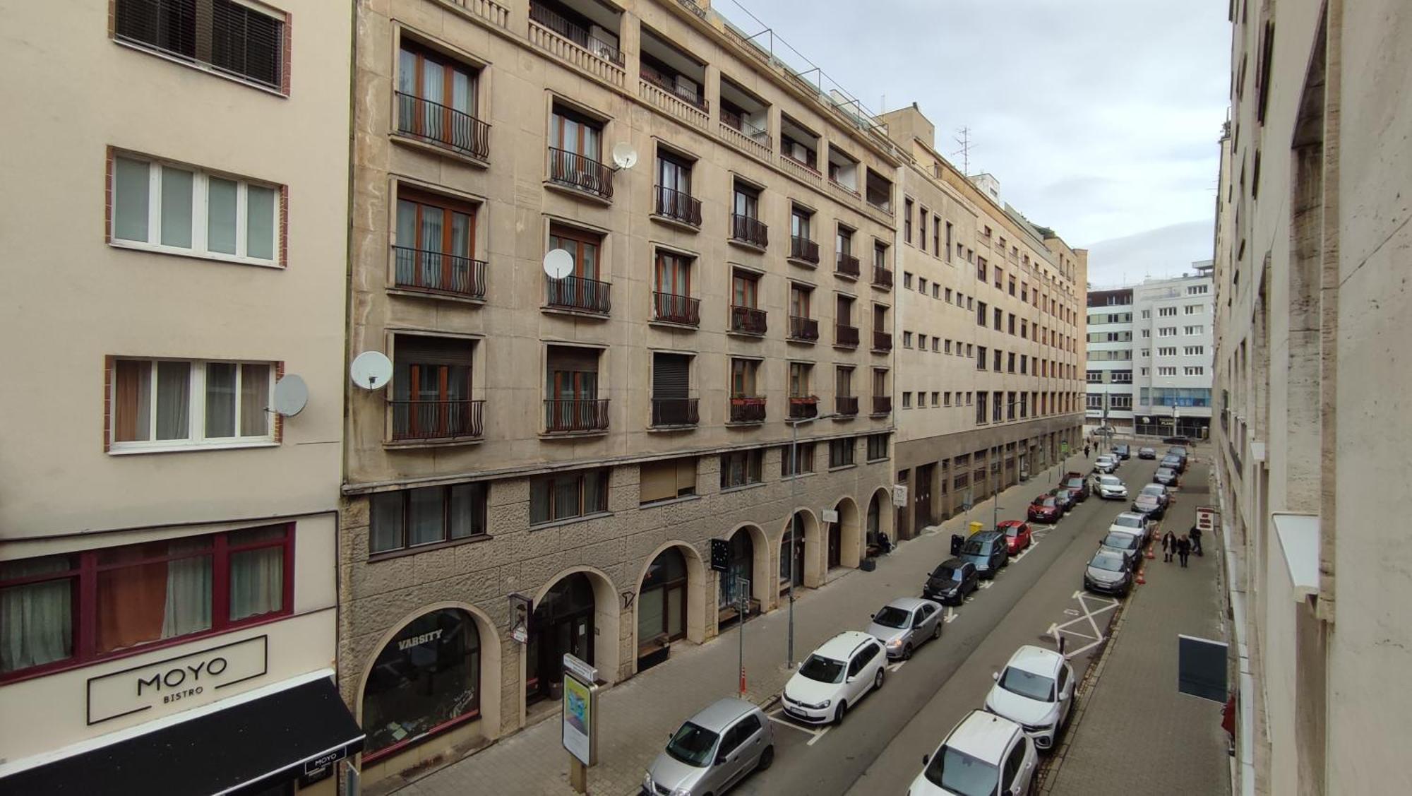Oldtown 130m2 ,60m2 Terrace And 2 Bathrooms Apartmán Bratislava
